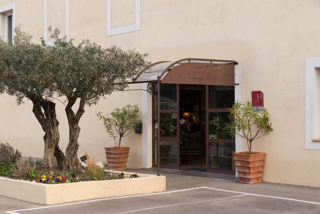 The Originals City, Hotel Le Village Provencal, Aix-En-Provence Nord Pertuis Exterior photo