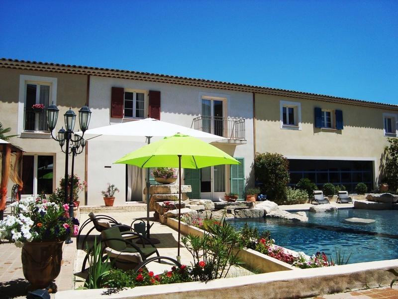 The Originals City, Hotel Le Village Provencal, Aix-En-Provence Nord Pertuis Exterior photo