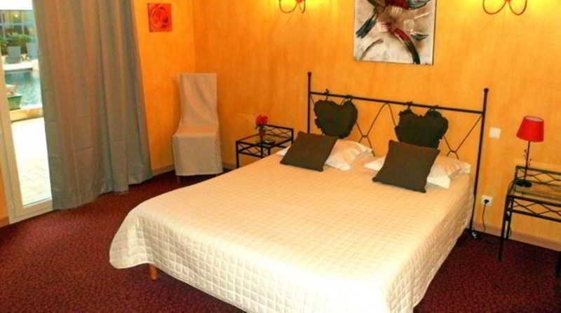 The Originals City, Hotel Le Village Provencal, Aix-En-Provence Nord Pertuis Exterior photo