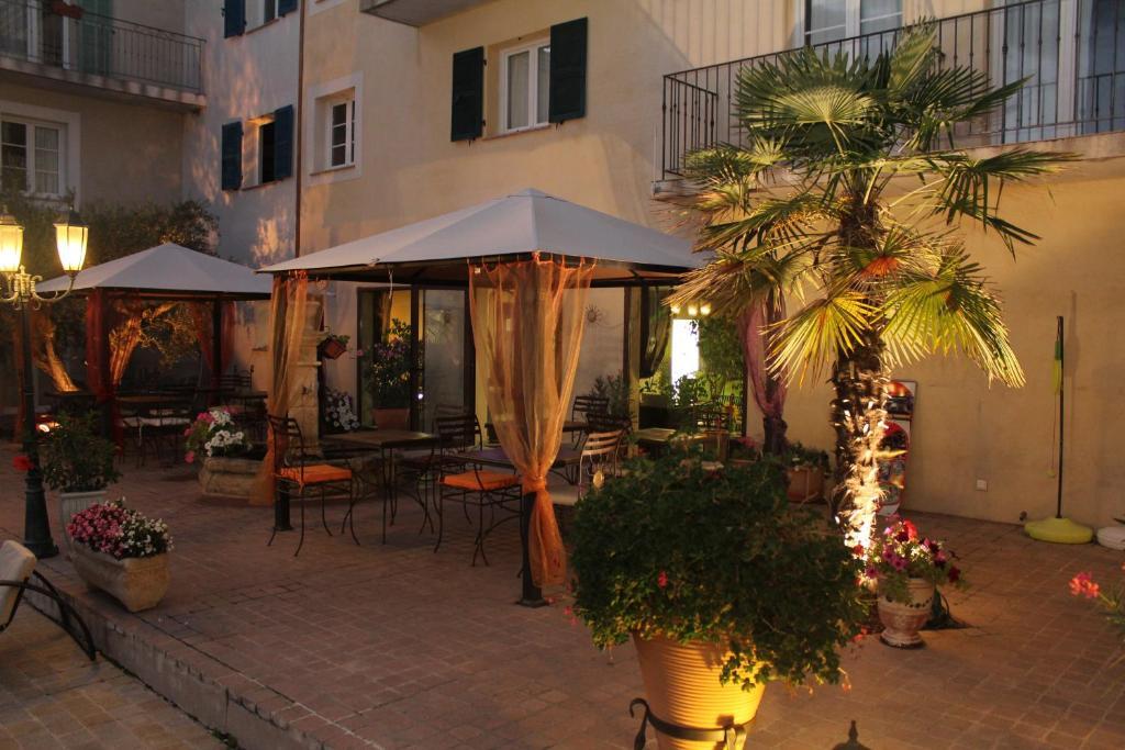 The Originals City, Hotel Le Village Provencal, Aix-En-Provence Nord Pertuis Exterior photo