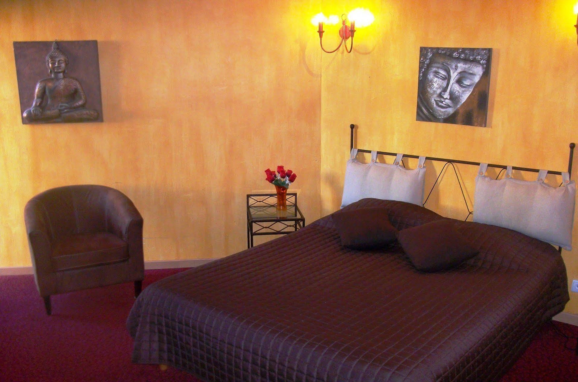 The Originals City, Hotel Le Village Provencal, Aix-En-Provence Nord Pertuis Exterior photo